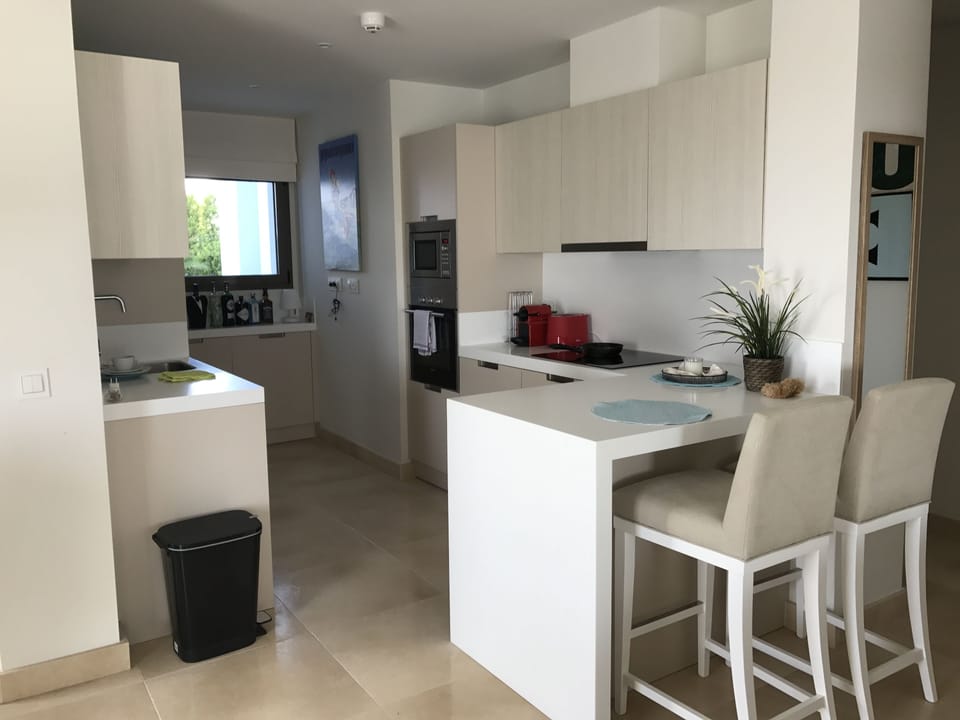 Deluxe Apartment, 2 Bedrooms, Hot Tub, Sea View | Private kitchen | Full-size fridge, microwave, oven, stovetop