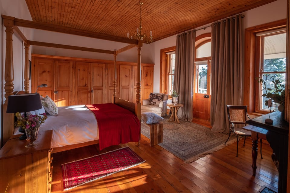 The Savannah Room | Minibar, in-room safe, individually decorated, individually furnished