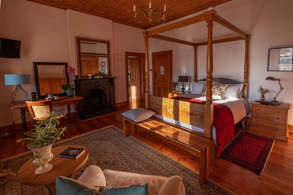 The Savannah Room | Minibar, in-room safe, individually decorated, individually furnished