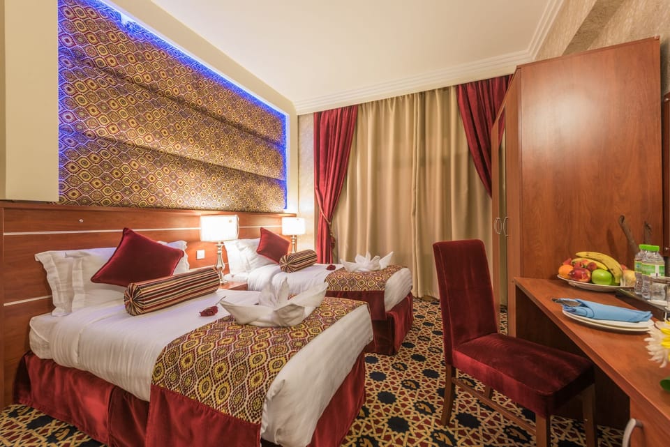 Twin Room, 2 Twin Beds | Minibar, in-room safe, soundproofing, iron/ironing board (on request)