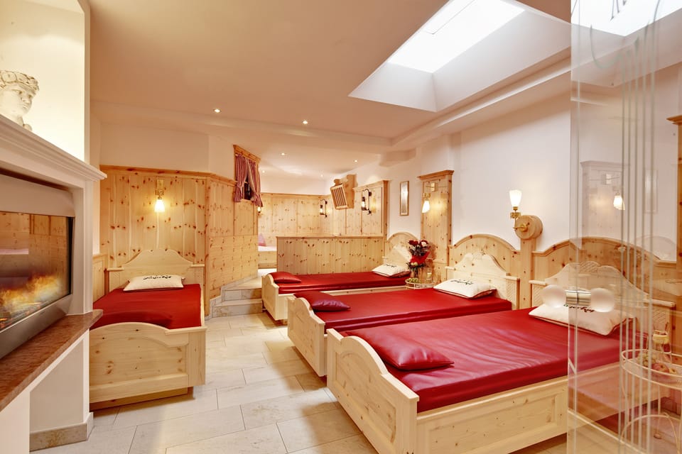 Sauna, steam room