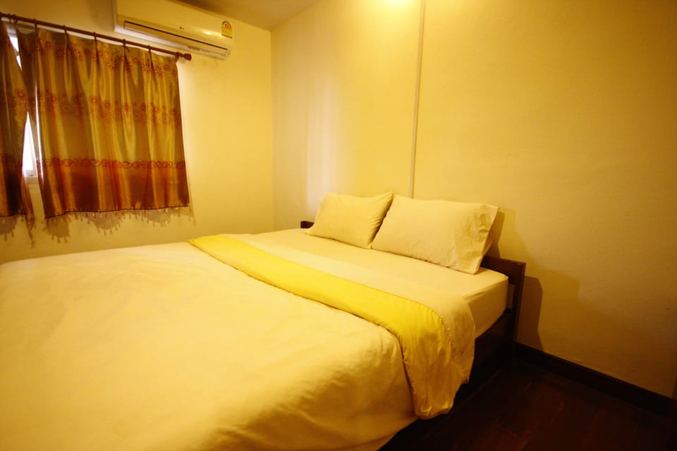 Standard Double Room | Desk, free WiFi