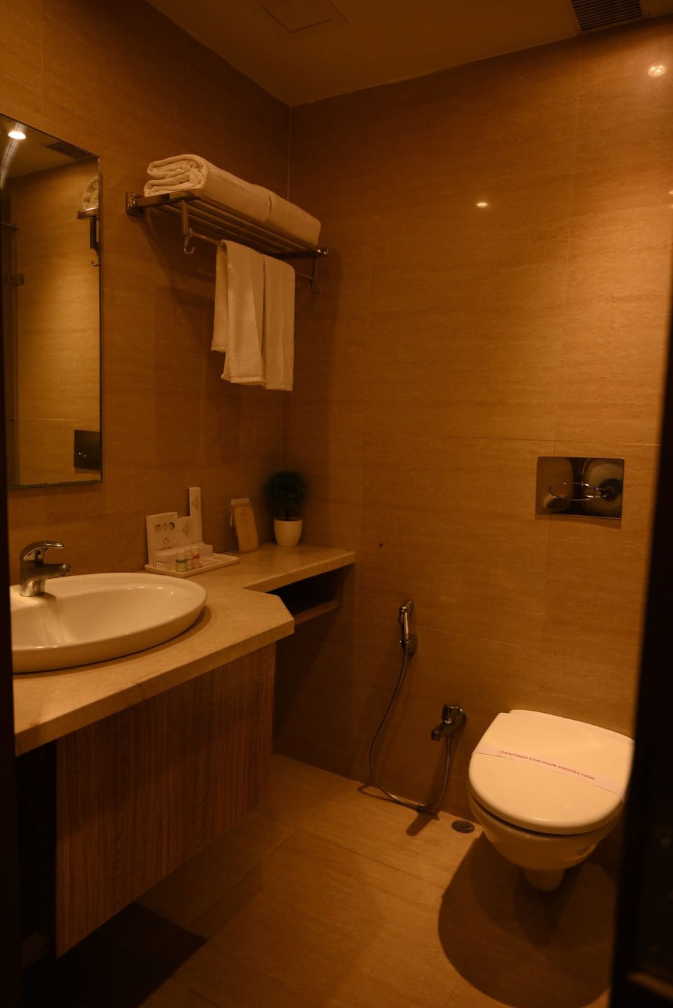 Club Room | Bathroom | Shower, rainfall showerhead, free toiletries, slippers