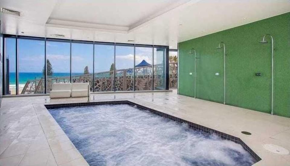 Indoor spa tub