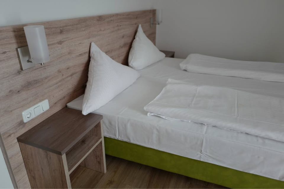 Double Room | 1 bedroom, desk, free WiFi, bed sheets