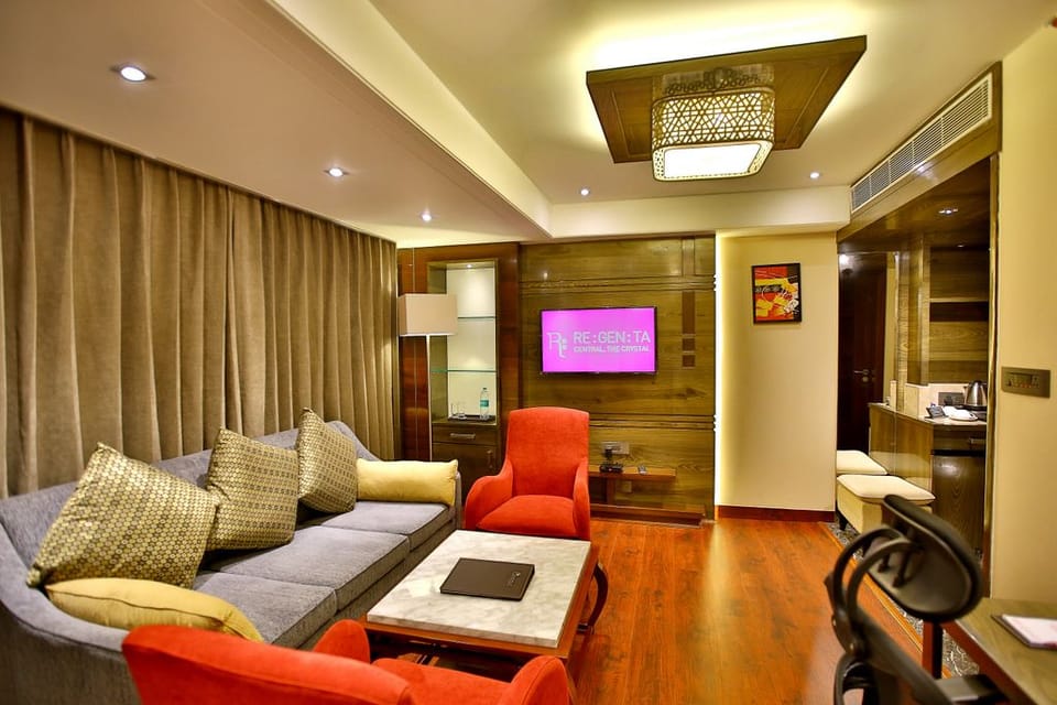 Suite | Living area | TV