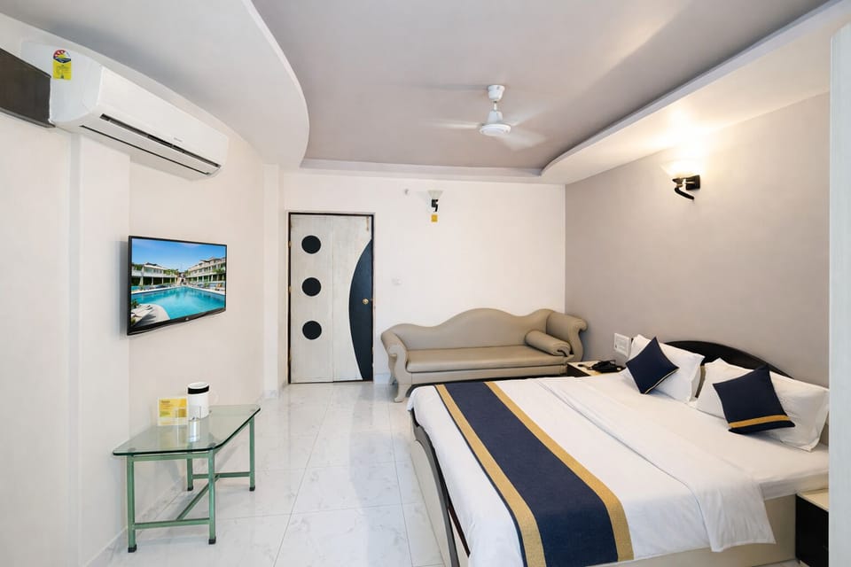 Deluxe Room, 1 Bedroom | In-room safe, free WiFi, bed sheets
