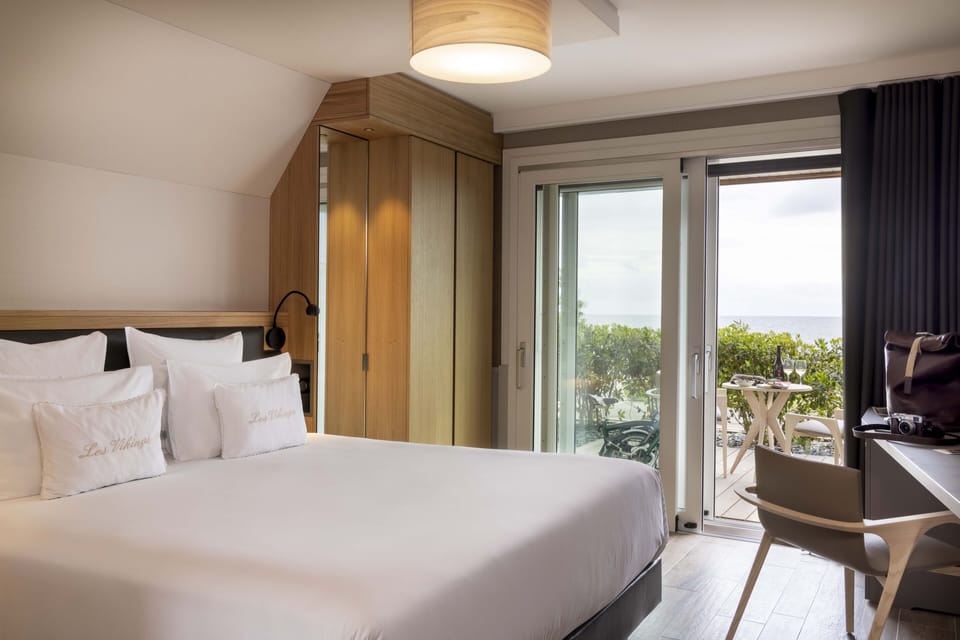 Premium Room, Ocean View | Premium bedding, pillowtop beds, minibar, in-room safe