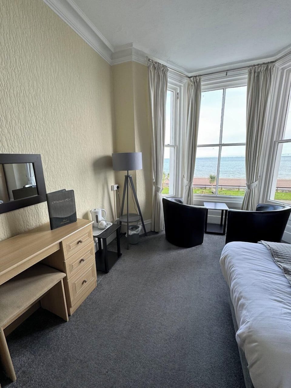 Premier Twin Room, Sea View | Bed sheets