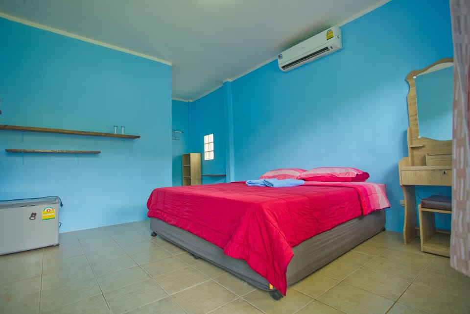 Standard Double Room | Desk, free WiFi, bed sheets, wheelchair access