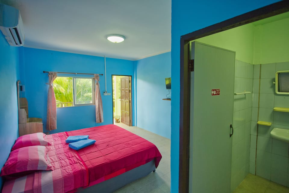 Standard Double Room | Desk, free WiFi, bed sheets, wheelchair access