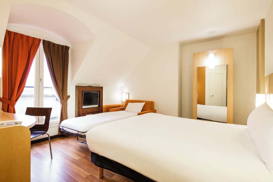 Superior Room, 1 Double Bed, Balcony | Desk, laptop workspace, blackout drapes, soundproofing