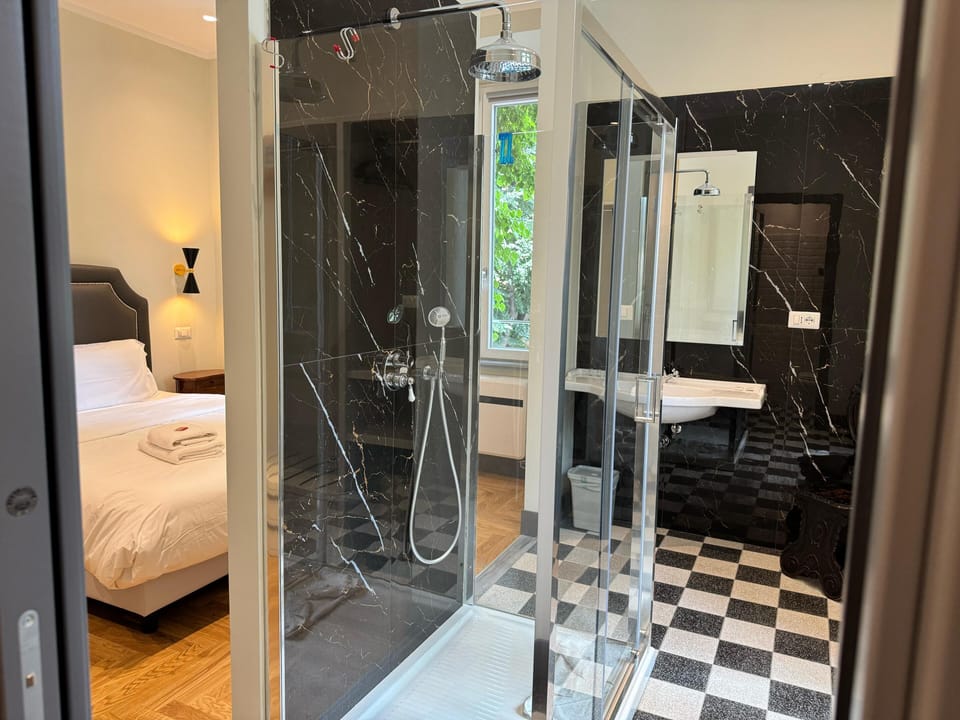 Standard Double or Twin Room | Bathroom | Shower, designer toiletries, hair dryer, bidet