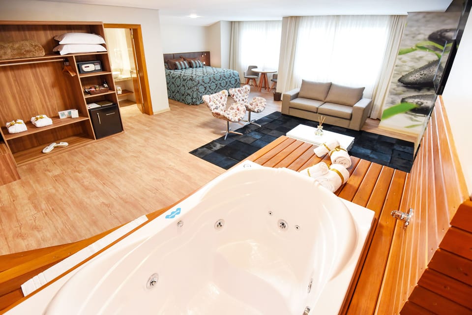 Grand Suite | Premium bedding, minibar, in-room safe, desk