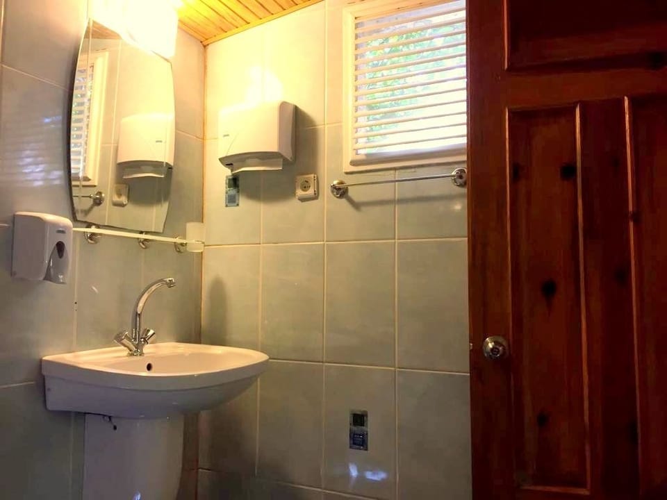 Shower, towels