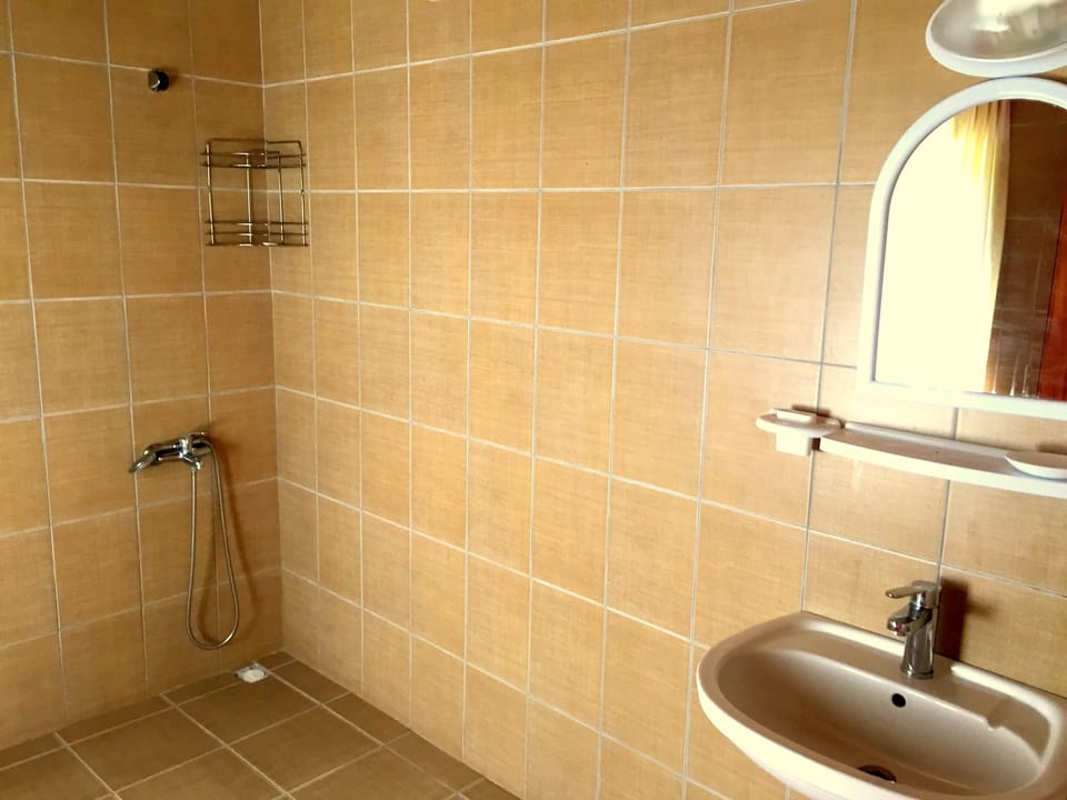 Standard Apartment, 2 Bedrooms, Garden View | Bathroom | Shower, towels