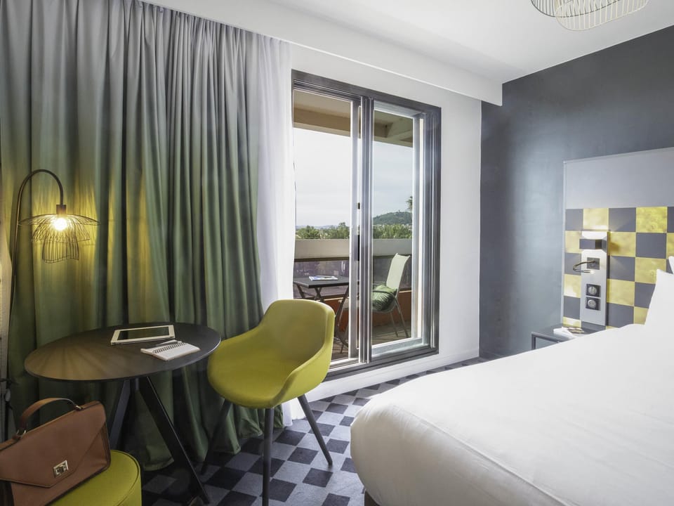 Privilege, Room, 1 Double Bed, Balcony | In-room safe, desk, blackout drapes, soundproofing