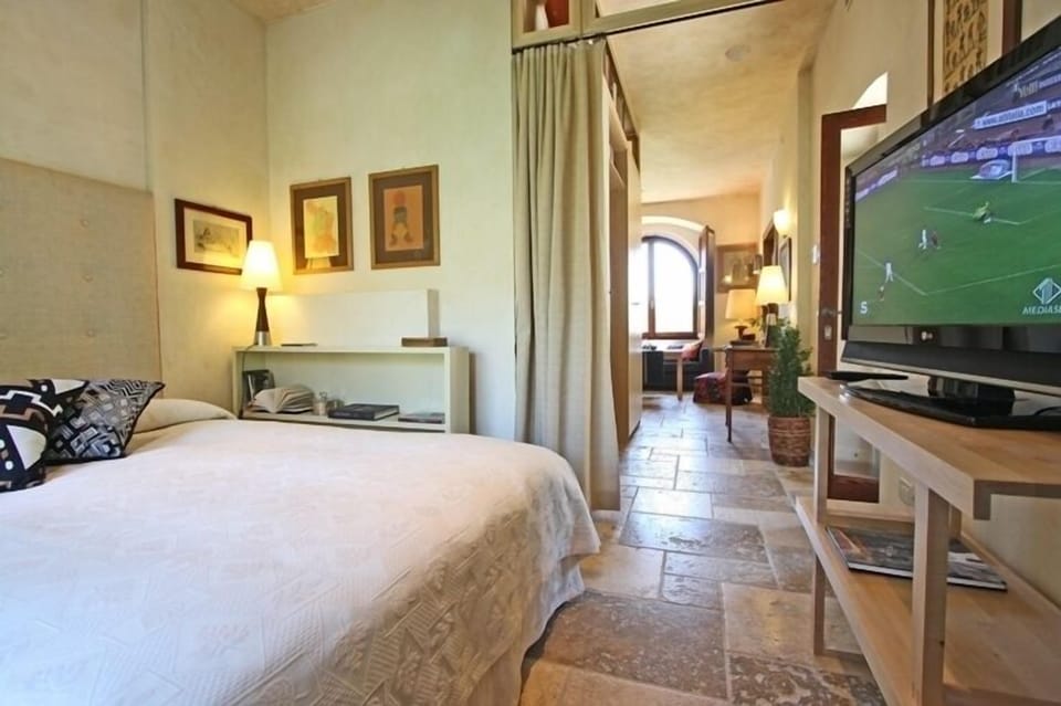 Suite, Garden Area | Premium bedding, in-room safe, desk, laptop workspace