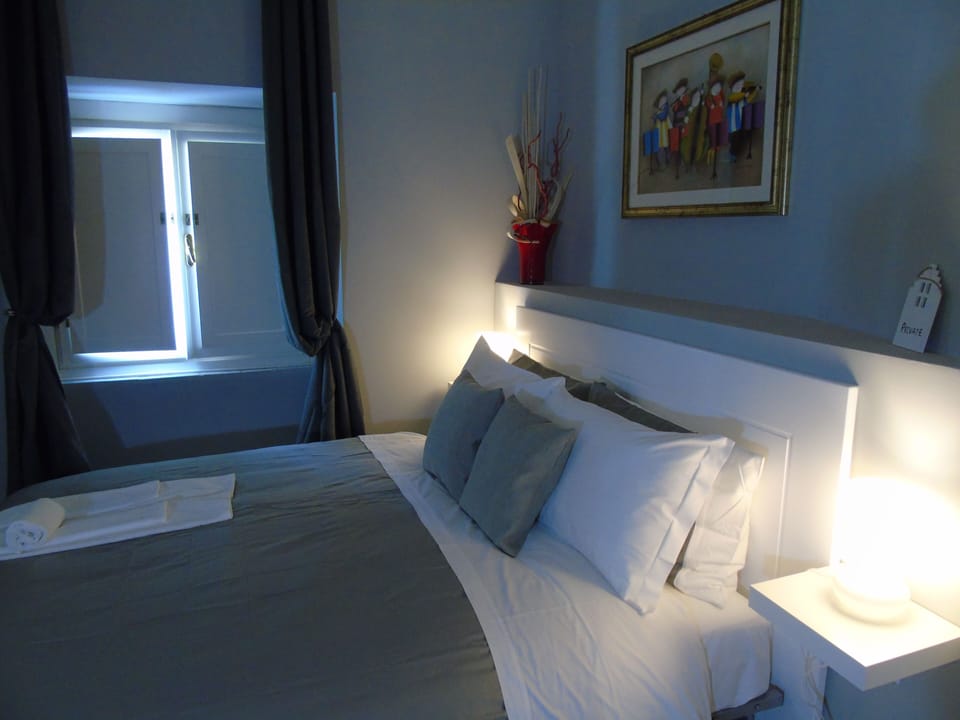 Deluxe Double Room | Minibar, in-room safe, desk, laptop workspace