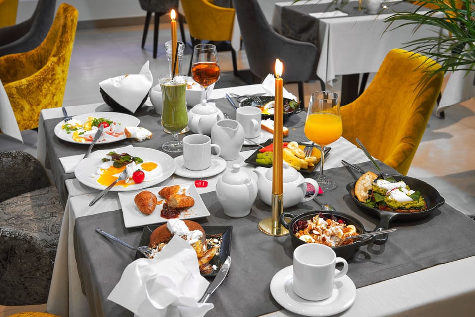 Free daily cooked-to-order breakfast