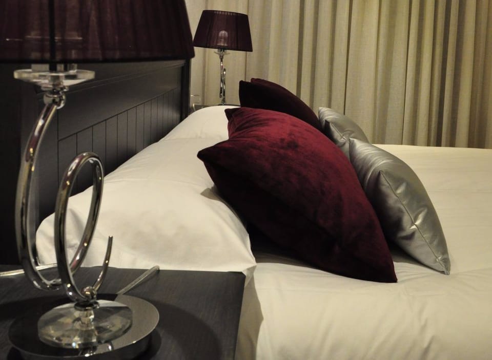 Minibar, in-room safe, desk, iron/ironing board