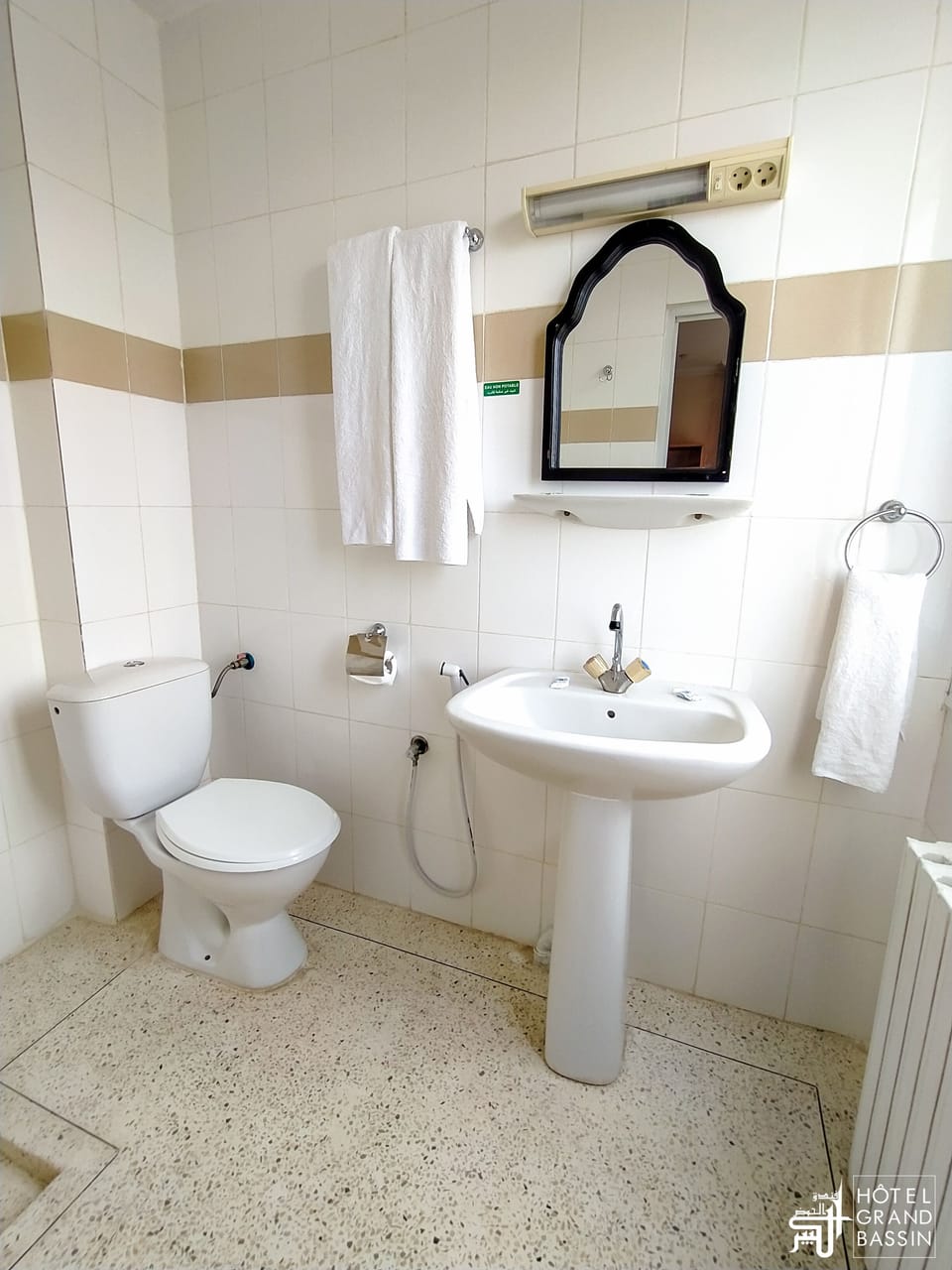 Twin Room | Bathroom | Shower, free toiletries, towels