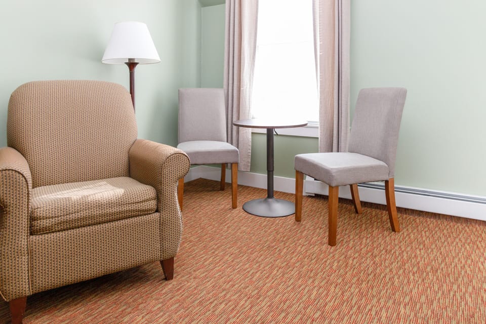 Queen Standard with 2 Queen Beds Compass Rose Building | Iron/ironing board, free WiFi, bed sheets