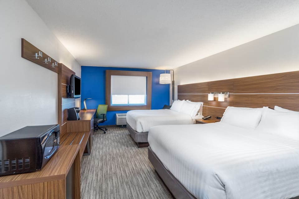 In-room safe, desk, laptop workspace, blackout drapes
