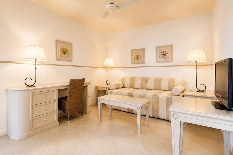 Junior Suite, Beachside | Living area | TV
