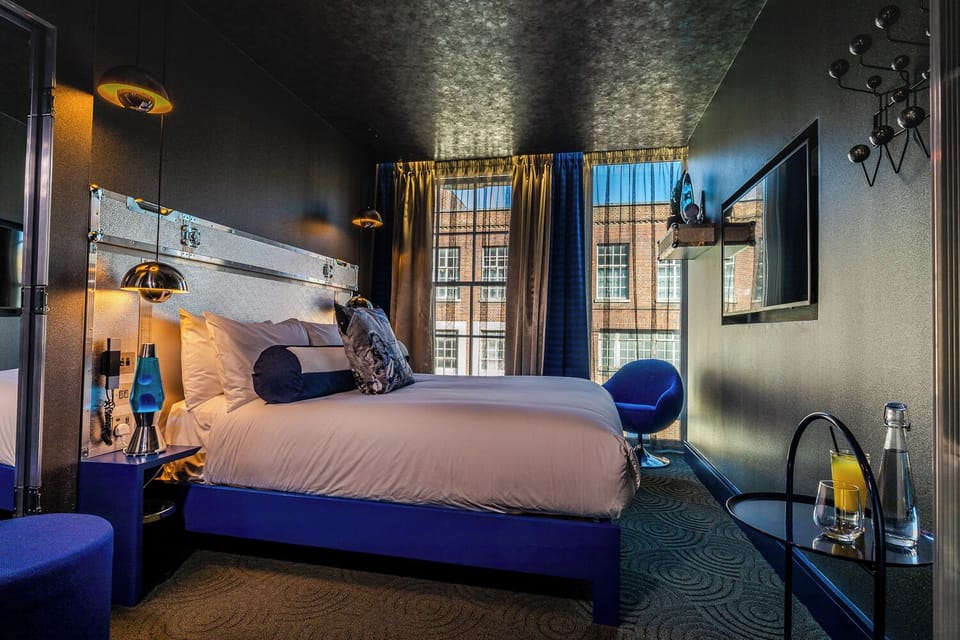Signature Design Rooms | Down comforters, pillowtop beds, minibar, in-room safe