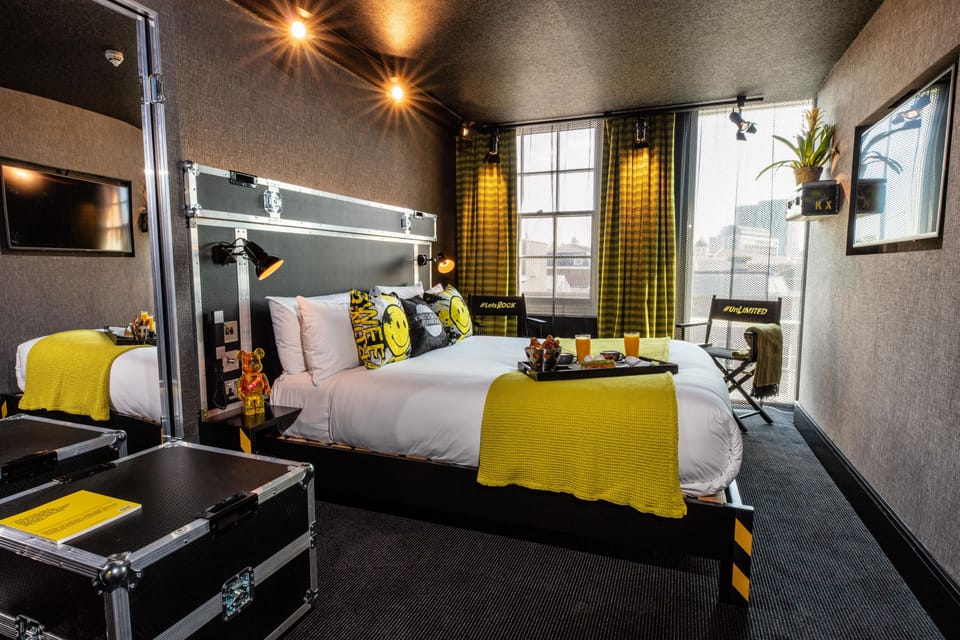 Signature Design Rooms | Down comforters, pillowtop beds, minibar, in-room safe