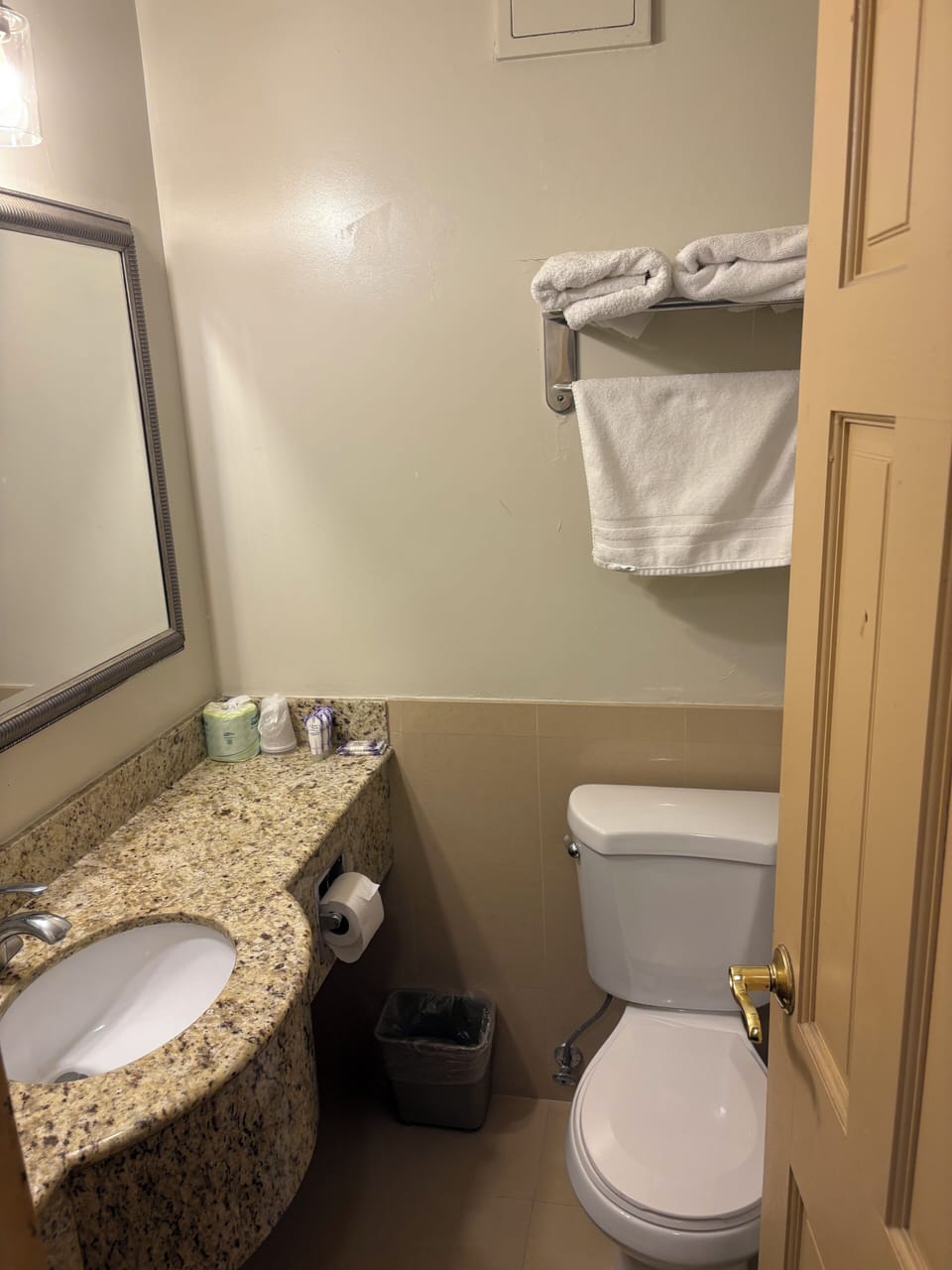 Deluxe Single Room | In-room safe, desk, laptop workspace, blackout drapes