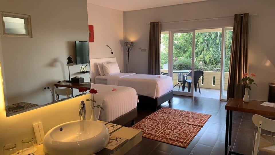 Deluxe Twin Room, 2 Twin Beds, Garden View, Ground Floor | Pillowtop beds, desk, laptop workspace, blackout drapes