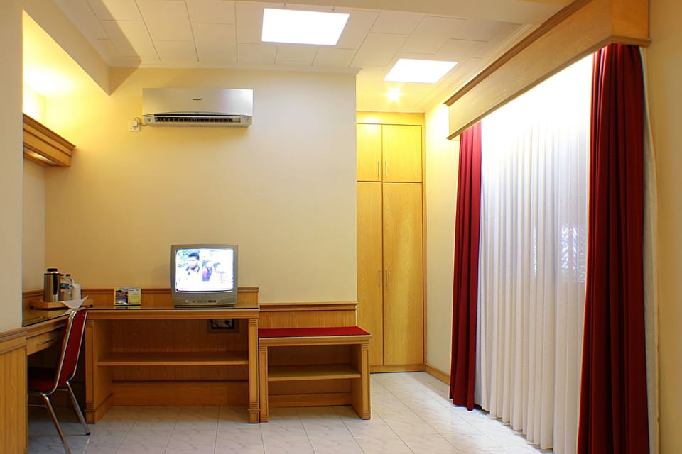 Superior Room | Desk, rollaway beds, free WiFi, bed sheets