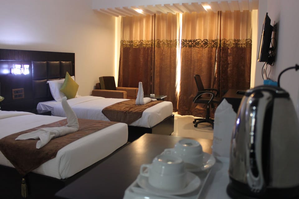 Deluxe Double Room Single Use, 1 Bedroom | Minibar, in-room safe, desk, soundproofing