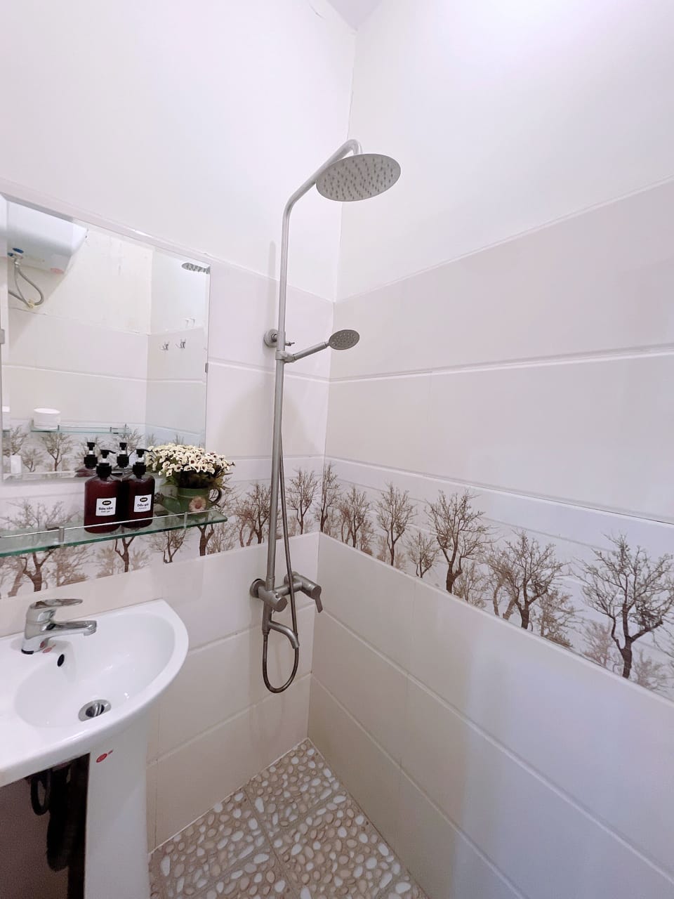 Shared Dormitory (10 beds) | Bathroom | Shower, free toiletries, hair dryer, slippers