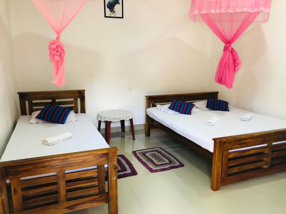 In-room safe, soundproofing, iron/ironing board, free WiFi