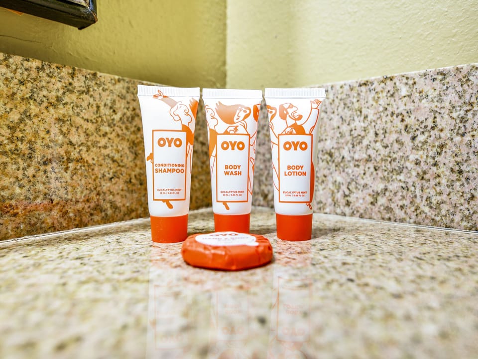 Room, 1 King Bed | Bathroom amenities | Shower, free toiletries, hair dryer, towels