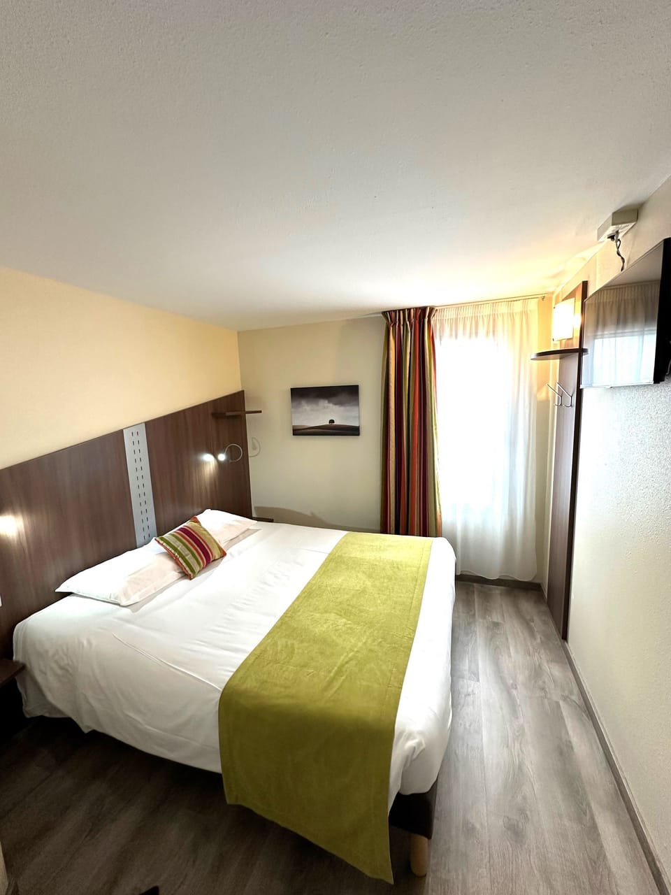 Economy Double Room, 1 Bedroom | Desk, laptop workspace, blackout drapes, soundproofing