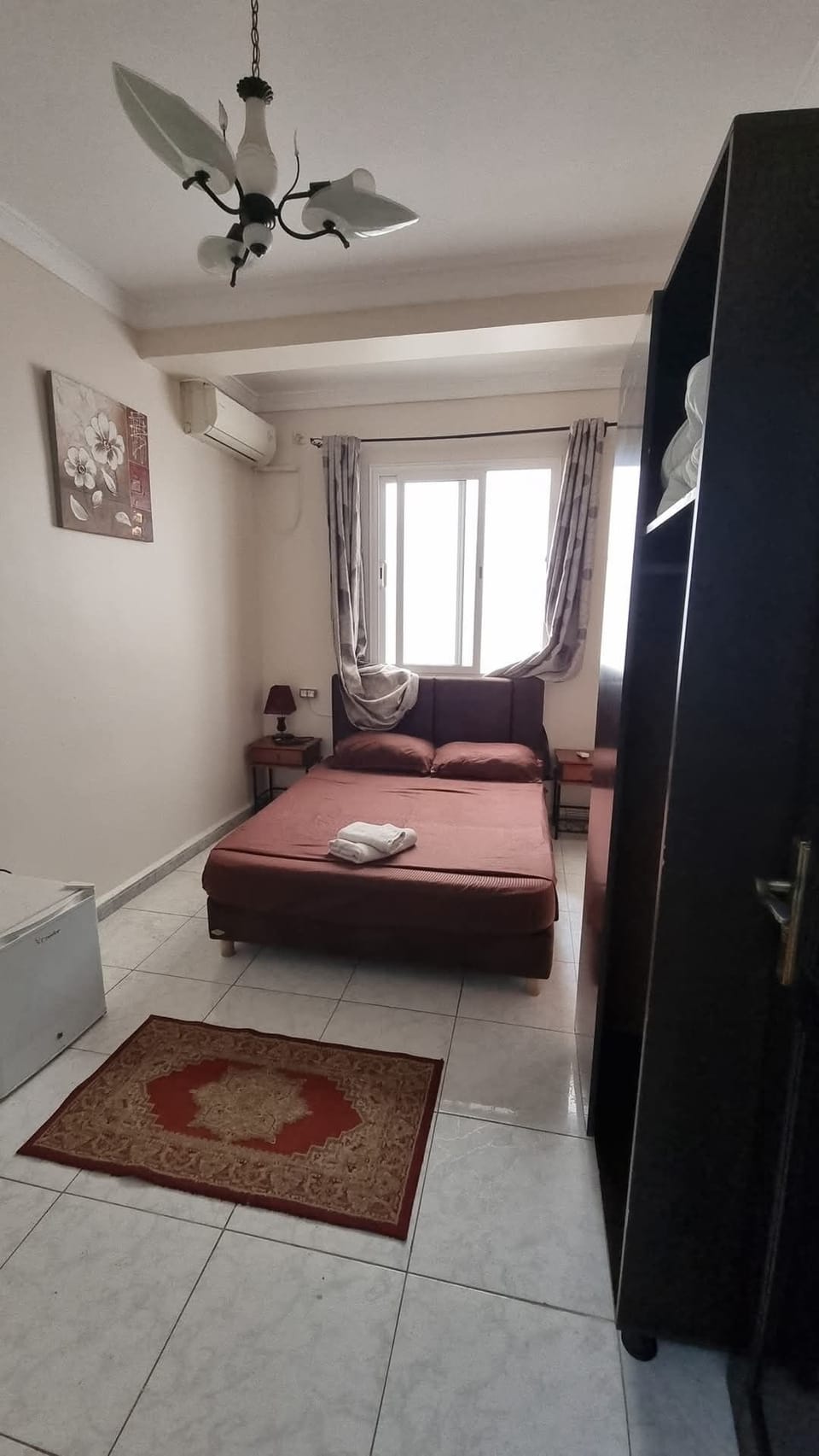 Basic Single Room | Premium bedding, desk, WiFi (free)