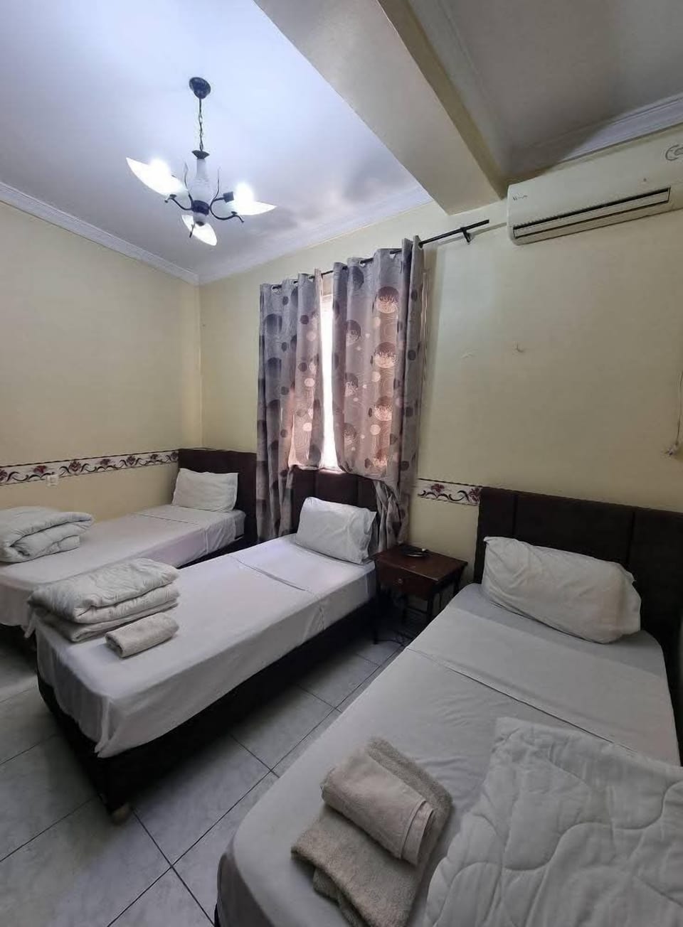 Family Room | Premium bedding, desk, WiFi (free)