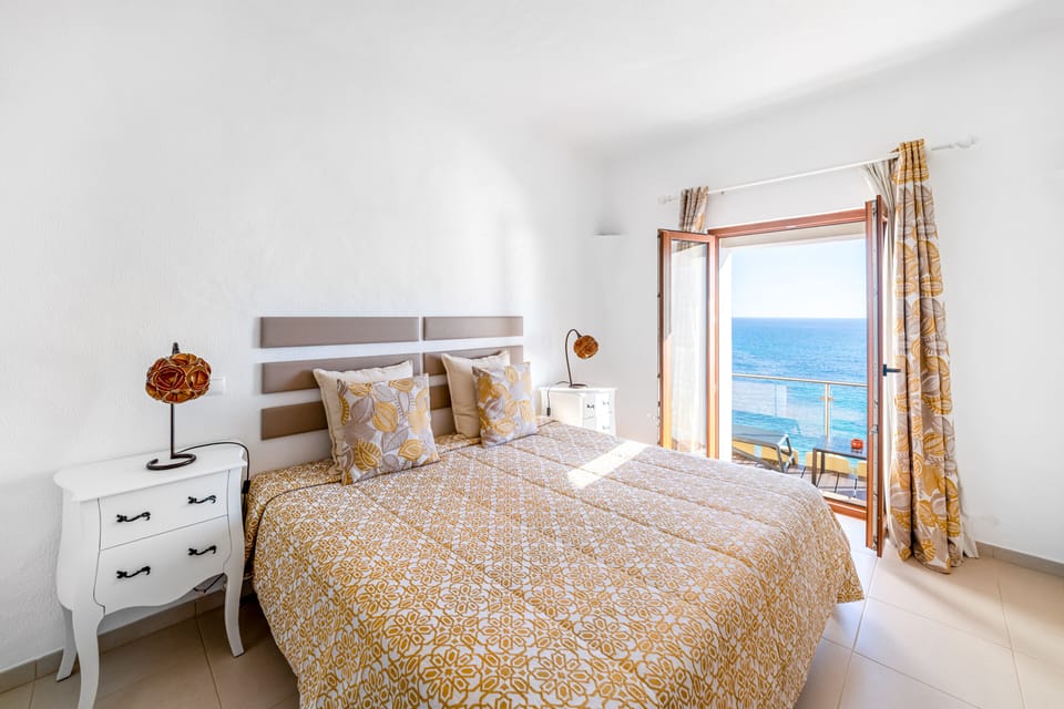 Double or Twin Room, Balcony, Sea View | Minibar, individually decorated, individually furnished, free WiFi