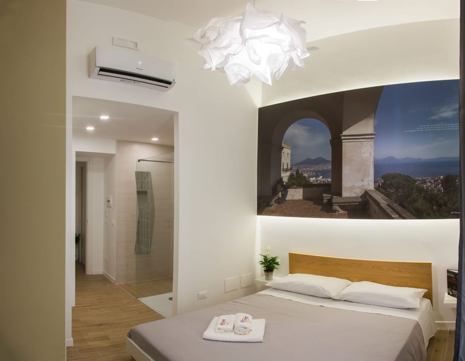 Romantic Room | Premium bedding, minibar, in-room safe, desk
