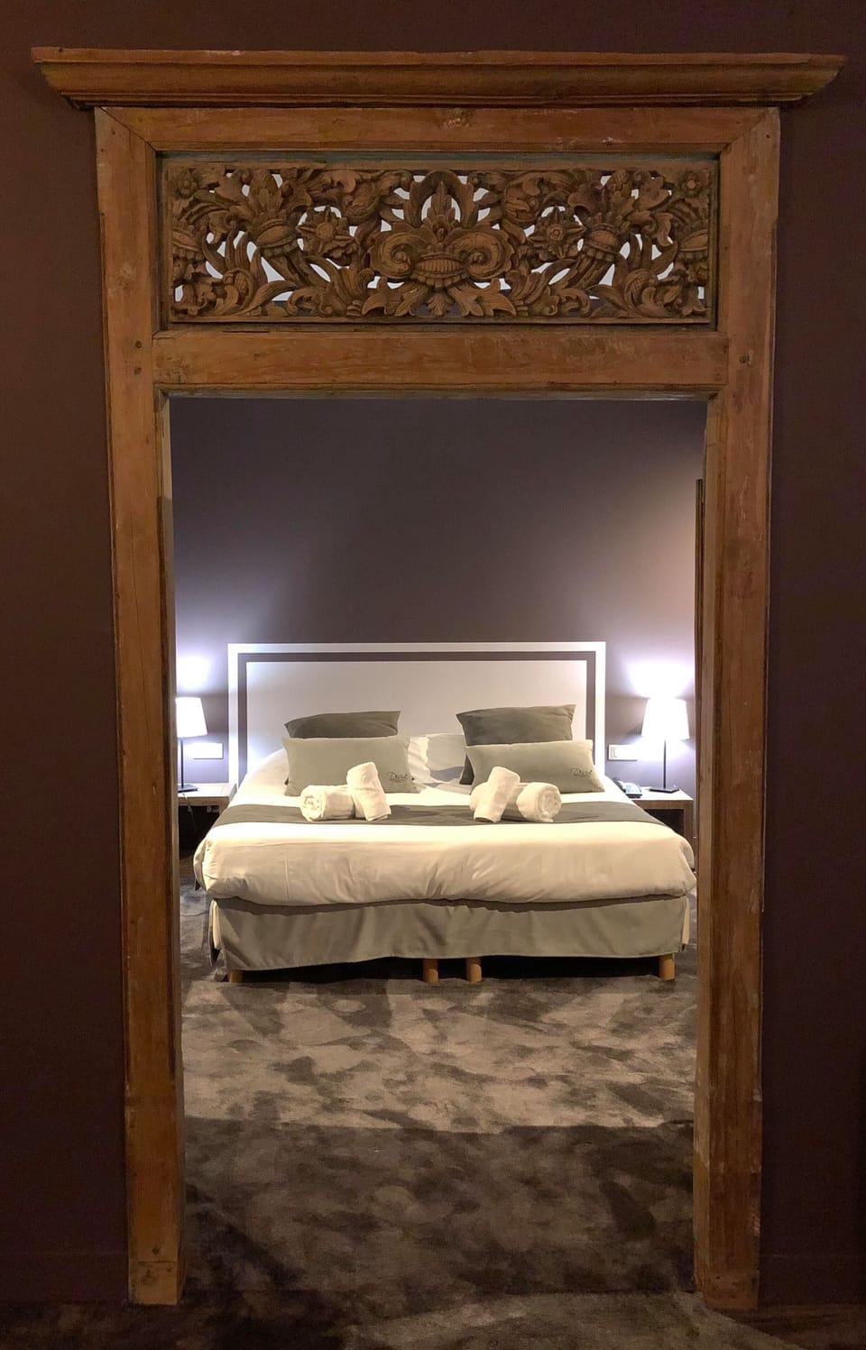 Disini Suite | Minibar, in-room safe, desk, blackout drapes