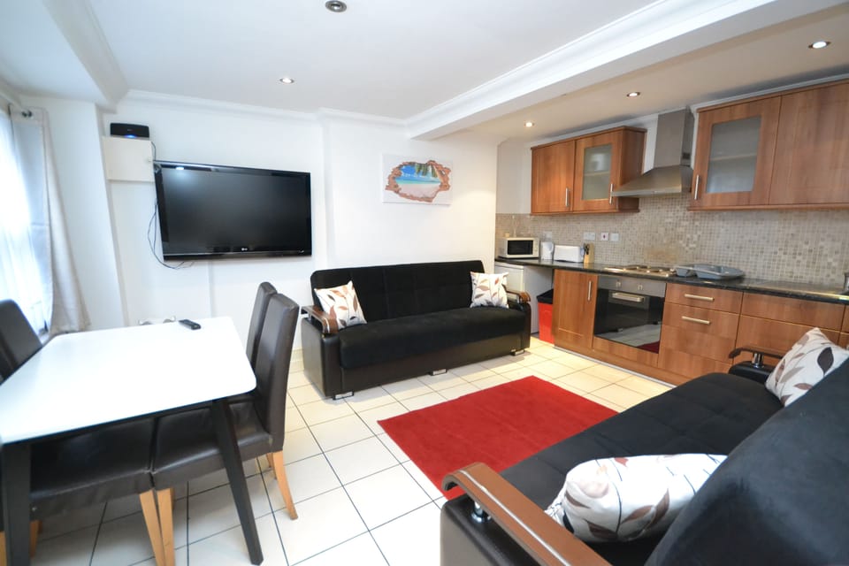 Apartment, 2 Bedrooms | Living room | Flat-screen TV