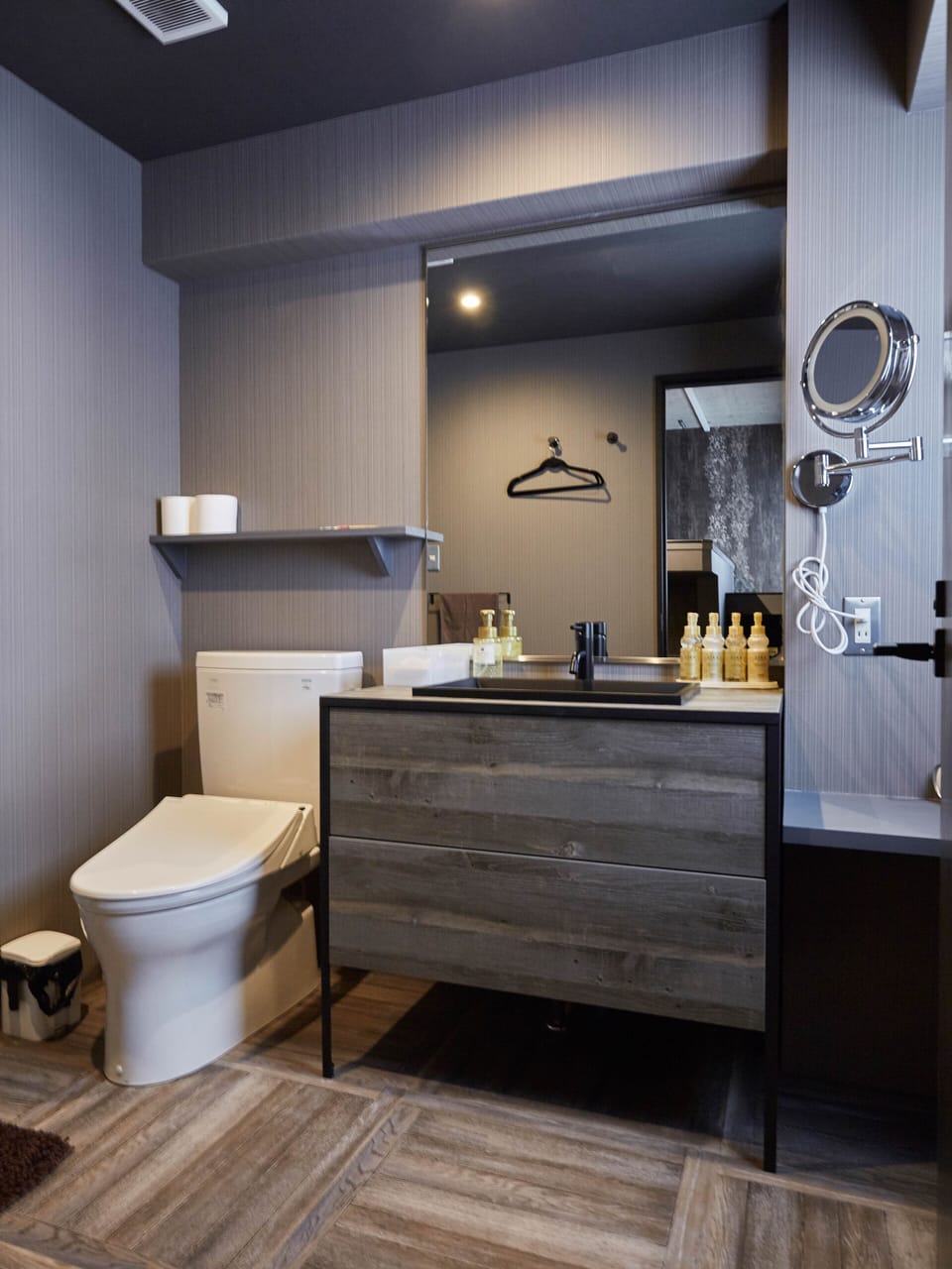 Standard Double Room | Bathroom | Shower, hair dryer, bidet, towels