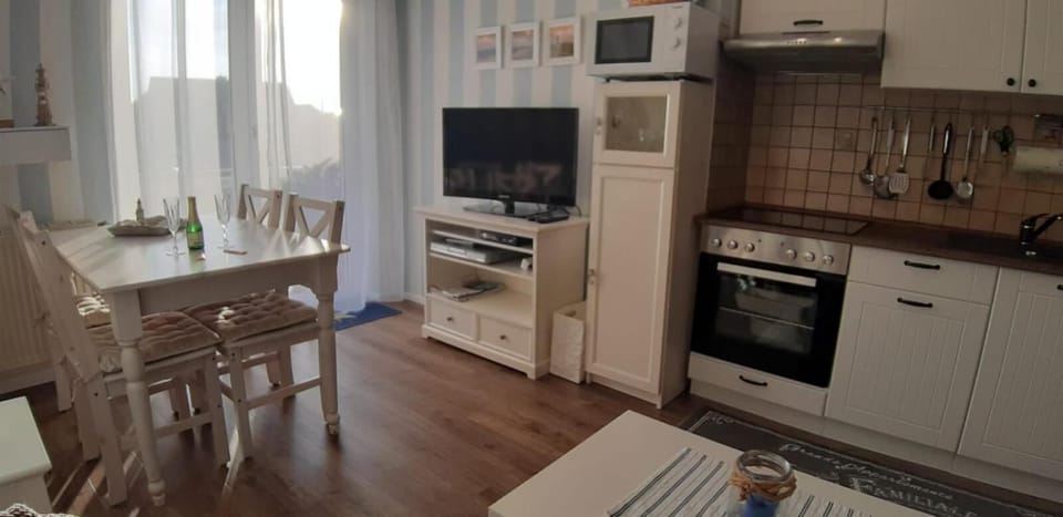 Fridge, stovetop, coffee/tea maker, electric kettle