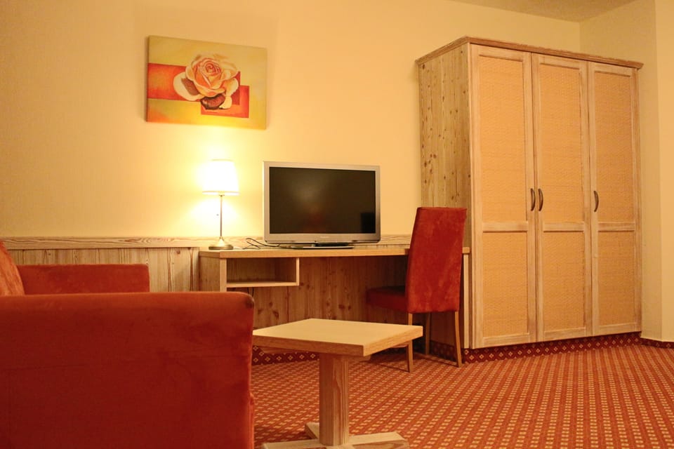 Premium bedding, in-room safe, desk, free WiFi