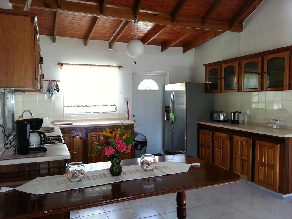 Villa, 3 Bedrooms | Private kitchen | Full-size fridge, oven, stovetop, coffee/tea maker