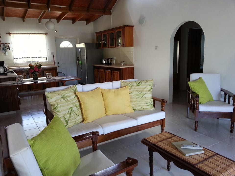 Villa, 3 Bedrooms | Living room | Flat-screen TV